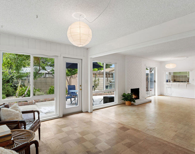 22736 Cantlay Street - Photo Thumbnail 10
