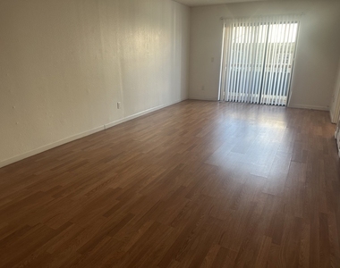 955 S Normandie Avenue - Photo Thumbnail 6