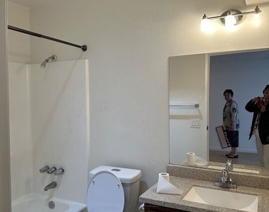 955 S Normandie Avenue - Photo Thumbnail 7