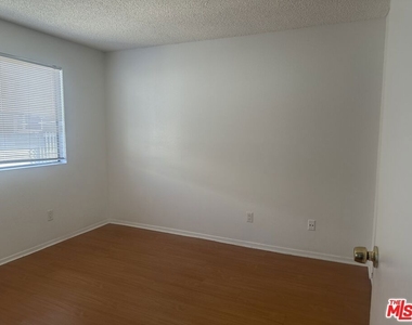 955 S Normandie Avenue - Photo Thumbnail 8