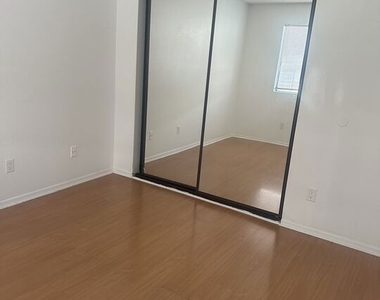 955 S Normandie Avenue - Photo Thumbnail 14