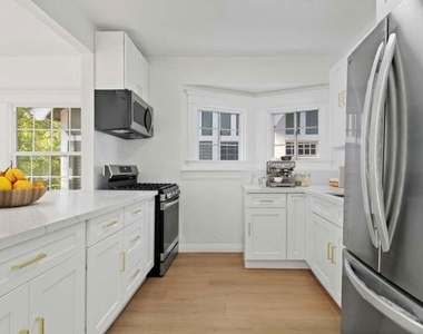1125 S Lake Street - Photo Thumbnail 4