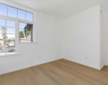 1125 S Lake Street - Photo Thumbnail 8