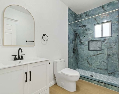 1125 S Lake Street - Photo Thumbnail 6