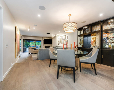 4635 Clybourn Avenue - Photo Thumbnail 13