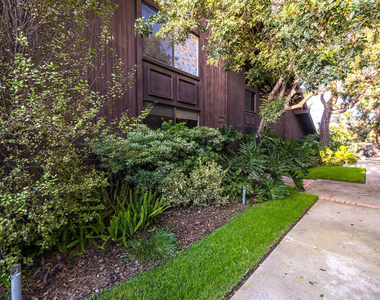 4635 Clybourn Avenue - Photo Thumbnail 60