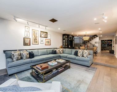 4635 Clybourn Avenue - Photo Thumbnail 18