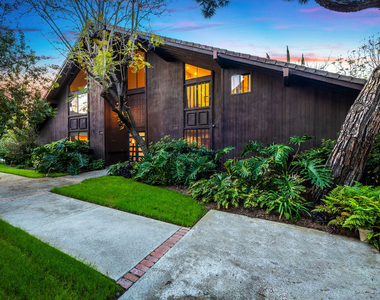 4635 Clybourn Avenue - Photo Thumbnail 2