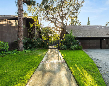 4635 Clybourn Avenue - Photo Thumbnail 7