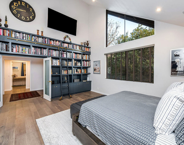 4635 Clybourn Avenue - Photo Thumbnail 43