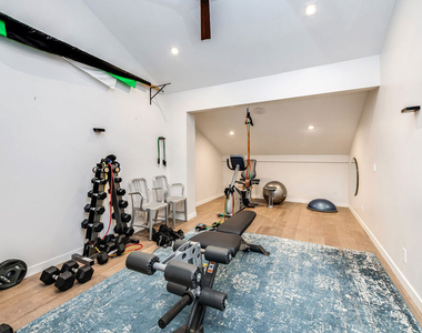 4635 Clybourn Avenue - Photo Thumbnail 54