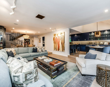 4635 Clybourn Avenue - Photo Thumbnail 19