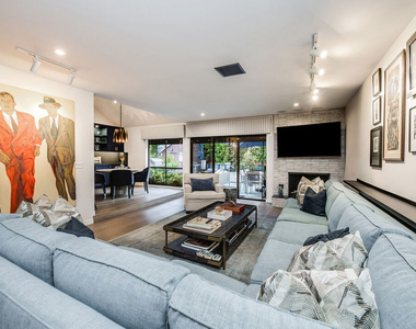 4635 Clybourn Avenue - Photo Thumbnail 16