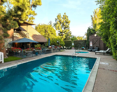 4635 Clybourn Avenue - Photo Thumbnail 38