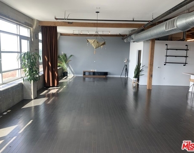 530 S Hewitt Street - Photo Thumbnail 20