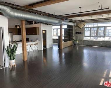 530 S Hewitt Street - Photo Thumbnail 24