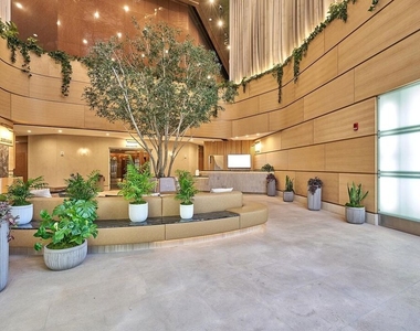 1100 Wilshire Boulevard - Photo Thumbnail 5