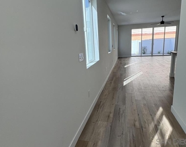 260 Donax Ave - Photo Thumbnail 7