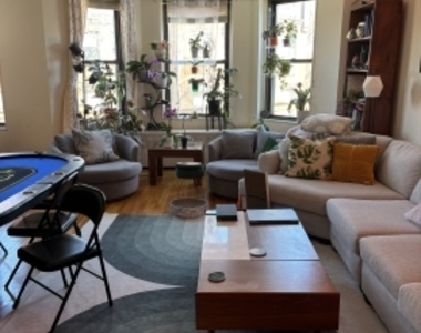 50 Carlton St - Photo Thumbnail 7