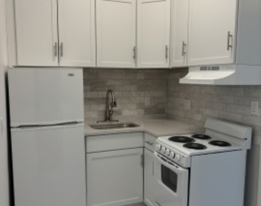 925 Beacon St - Photo Thumbnail 1
