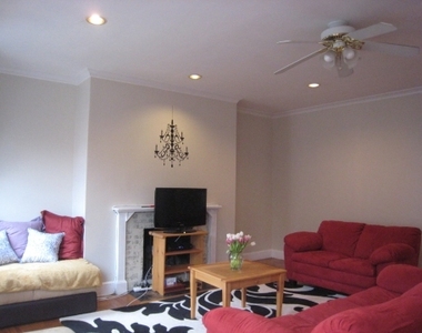 50 Carlton St - Photo Thumbnail 2