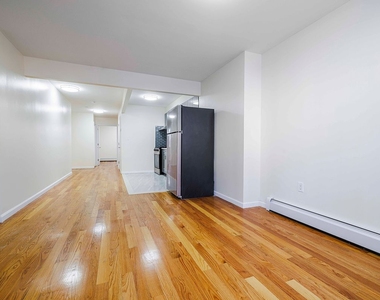 6th Avenue - Photo Thumbnail 3
