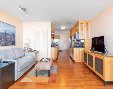 830 Shore Road - Photo Thumbnail 2