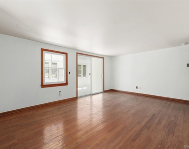 4 Quaker Road - Photo Thumbnail 7