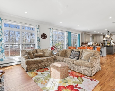16 Gateway Court - Photo Thumbnail 6
