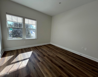 60 Weibel Avenue - Photo Thumbnail 15