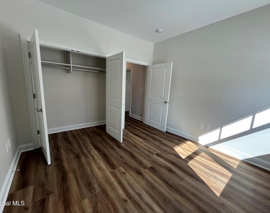 60 Weibel Avenue - Photo Thumbnail 16