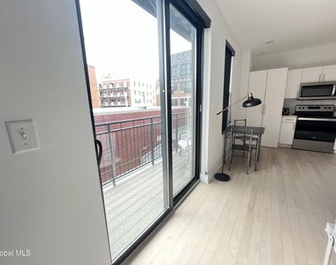 385 Broadway - Photo Thumbnail 8