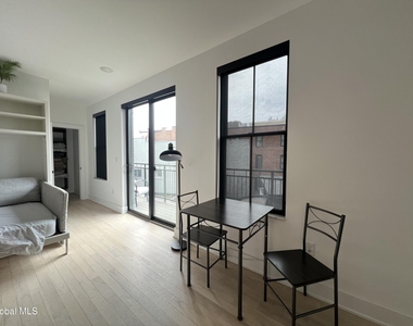 385 Broadway - Photo Thumbnail 7