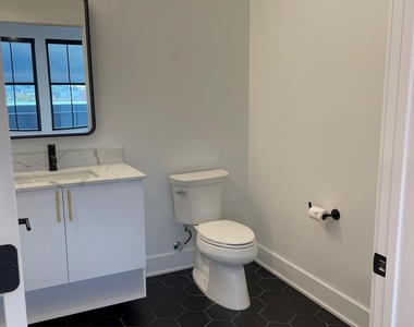 385 Broadway - Photo Thumbnail 4