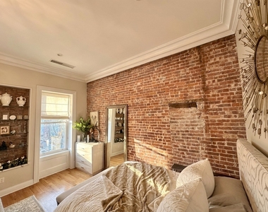 1298 Madison Avenue - Photo Thumbnail 2