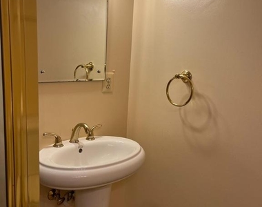 147 East Street Ne - Photo Thumbnail 5
