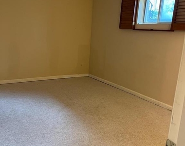 147 East Street Ne - Photo Thumbnail 2