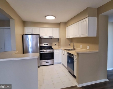 8 S Van Dorn Street - Photo Thumbnail 5