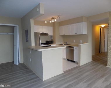 8 S Van Dorn Street - Photo Thumbnail 4