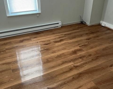 1134 W King Street - Photo Thumbnail 2