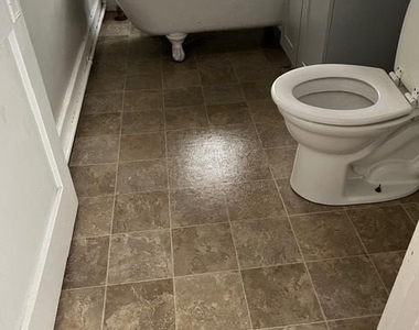 1134 W King Street - Photo Thumbnail 3