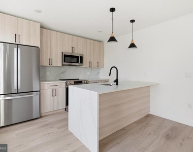 208 Vine Street - Photo Thumbnail 5
