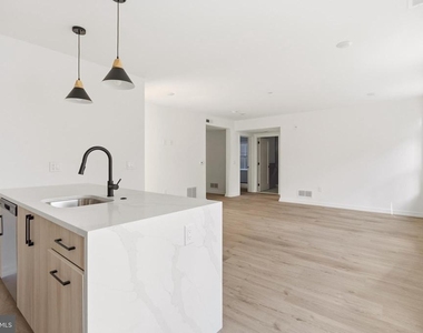 208 Vine Street - Photo Thumbnail 7