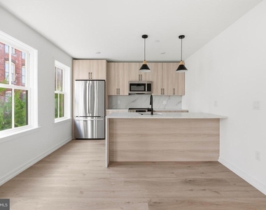 208 Vine Street - Photo Thumbnail 2