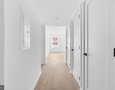 208 Vine Street - Photo Thumbnail 4