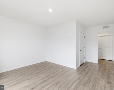915 N Broad Street - Photo Thumbnail 8