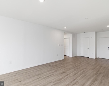 915 N Broad Street - Photo Thumbnail 4