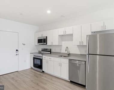 915 N Broad Street - Photo Thumbnail 2