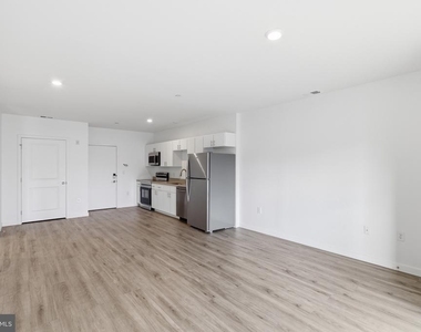 915 N Broad Street - Photo Thumbnail 3