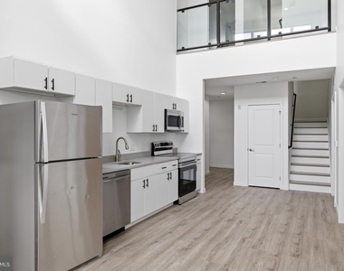 915 N Broad Street - Photo Thumbnail 2